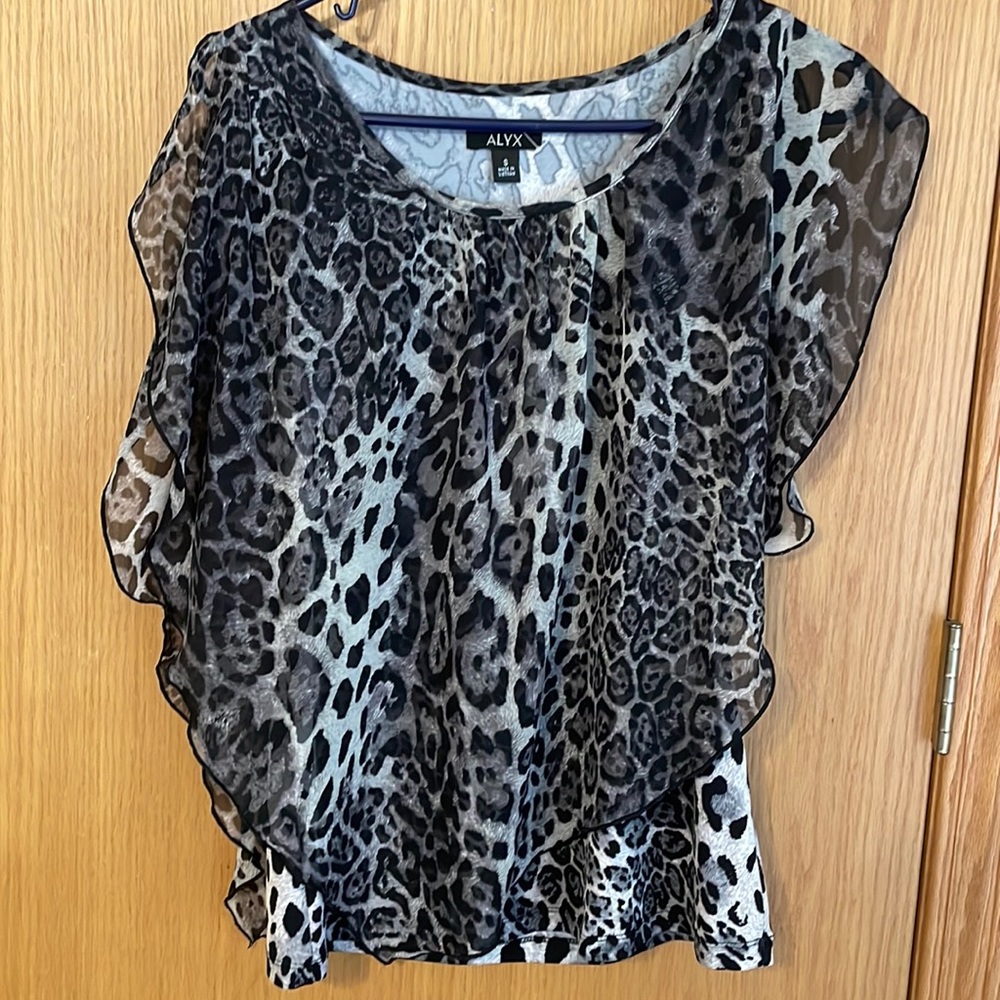 Dressy top animal print